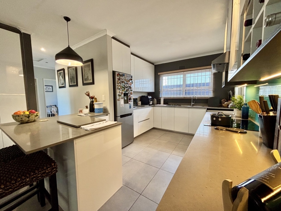 3 Bedroom Property for Sale in Sunningdale Western Cape